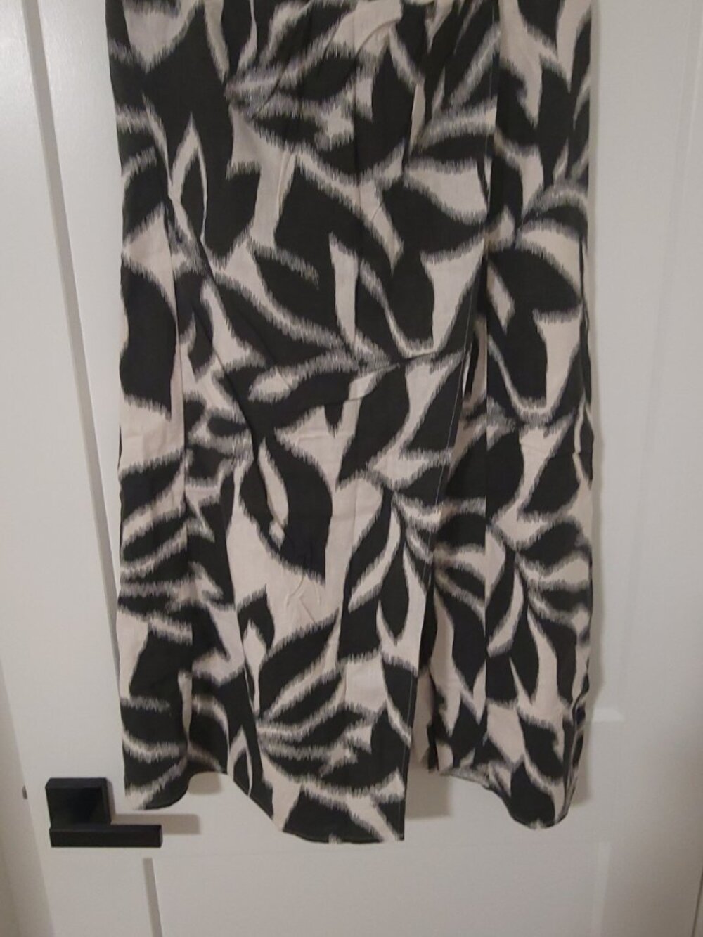 Banana Republic Linen Blend Midi Skirt - Green Botanical Print - Slit - Size 10 - Picture 3 of 4